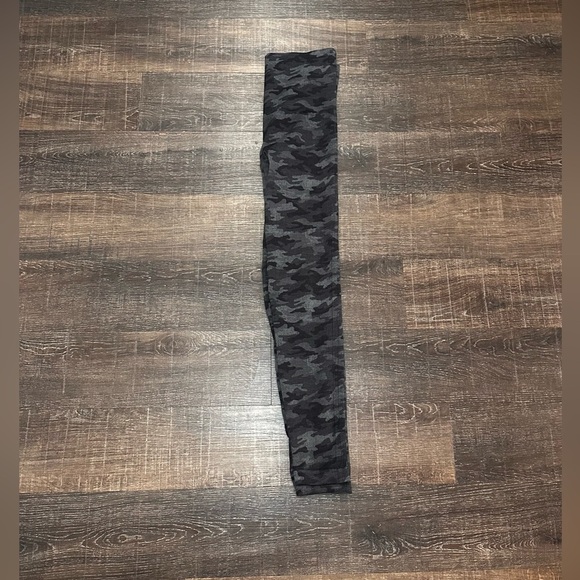 Spanx Look At Me Now Seamless Leggings Heather Gray Camo Stretch Size Large - Picture 4 of 8